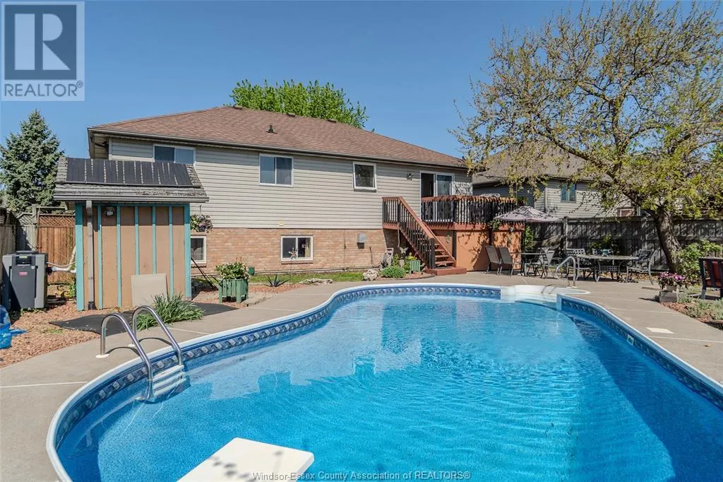 250 Redwood CRESCENT
