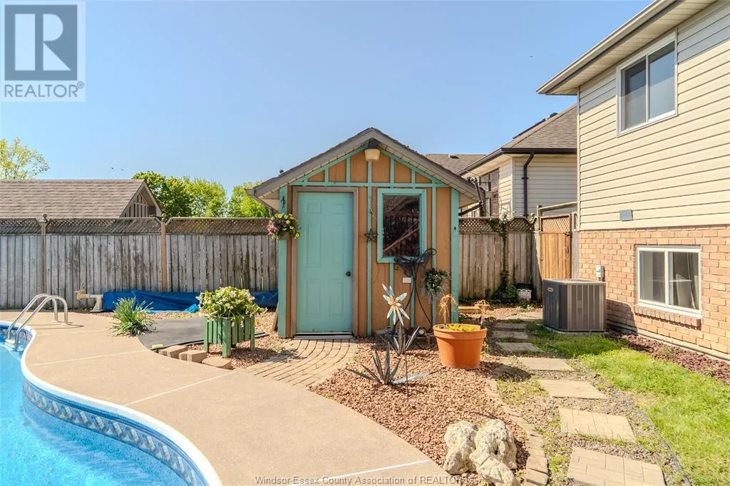 250 Redwood CRESCENT