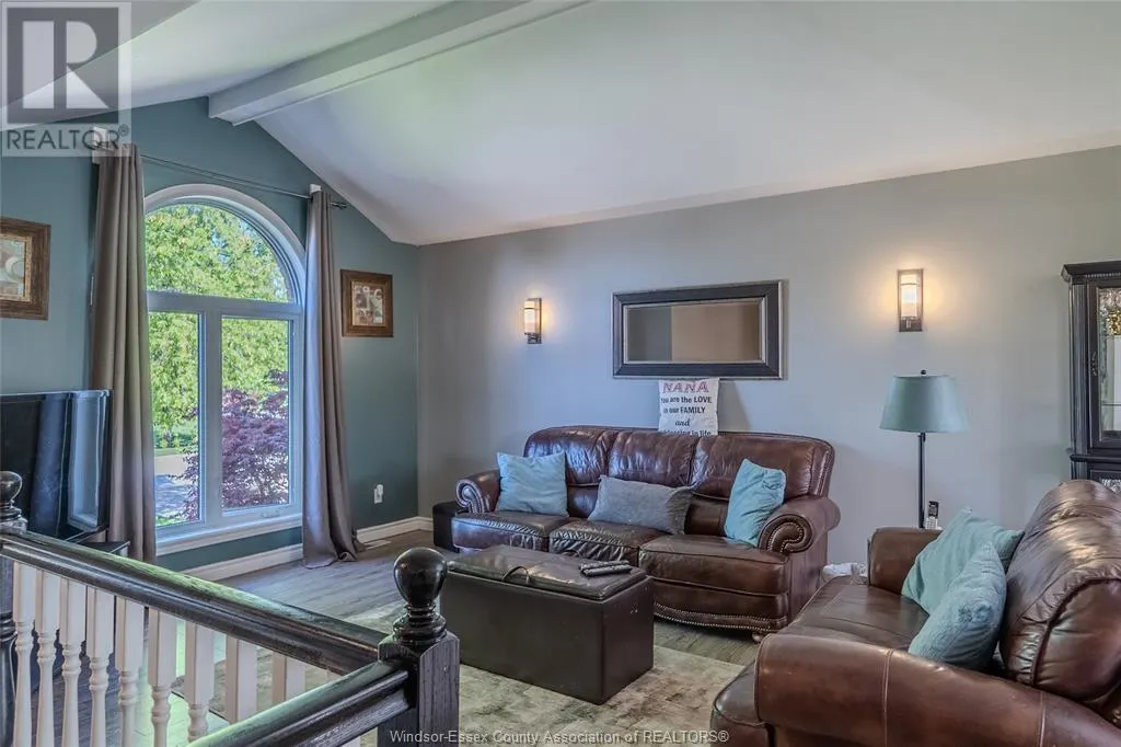 250 Redwood CRESCENT