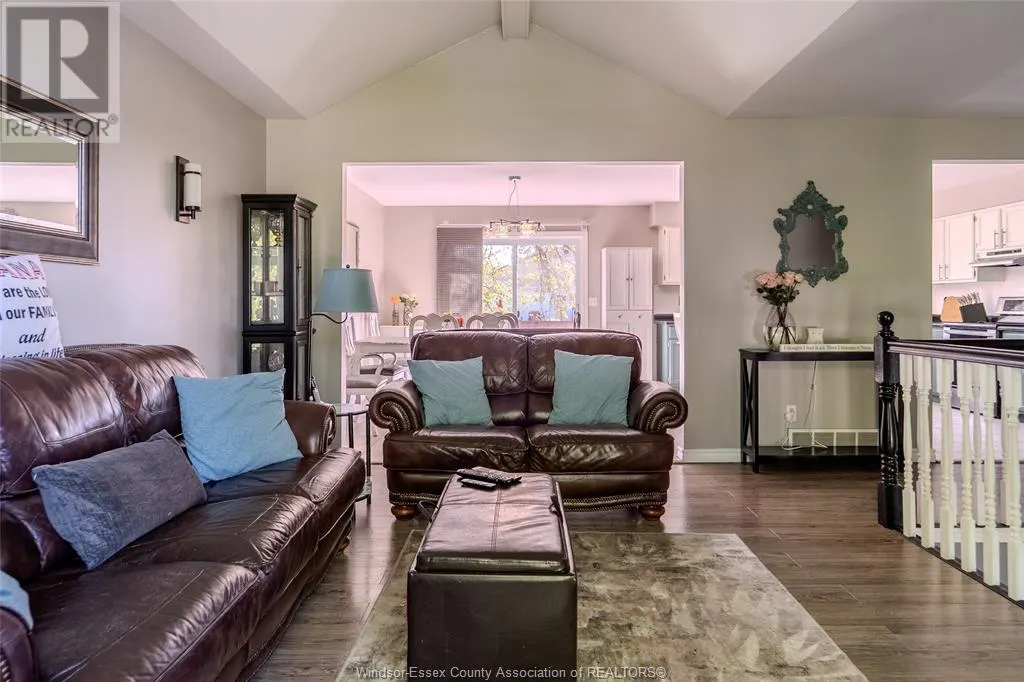 250 Redwood CRESCENT