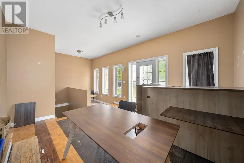 169 CHRISTINA STREET South