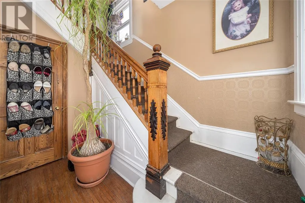 169 CHRISTINA STREET South