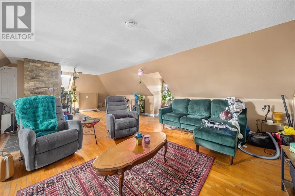 169 CHRISTINA STREET South