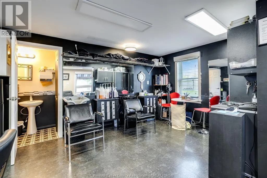 44 Queen STREET South