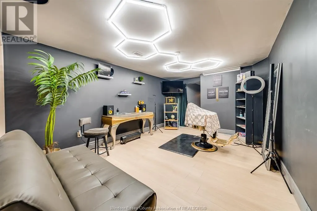 1021 CHELSEA PARKWAY