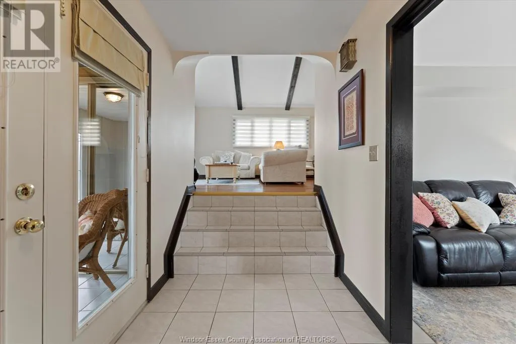 2073 CARDINAL LANE