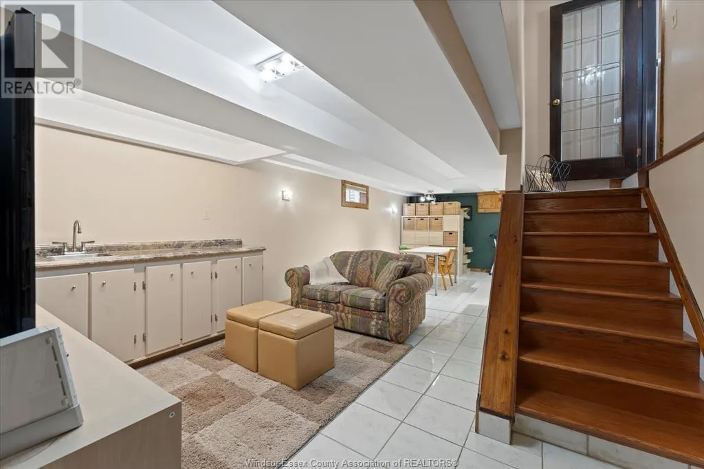 2073 CARDINAL LANE