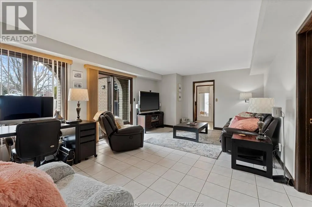 2073 CARDINAL LANE