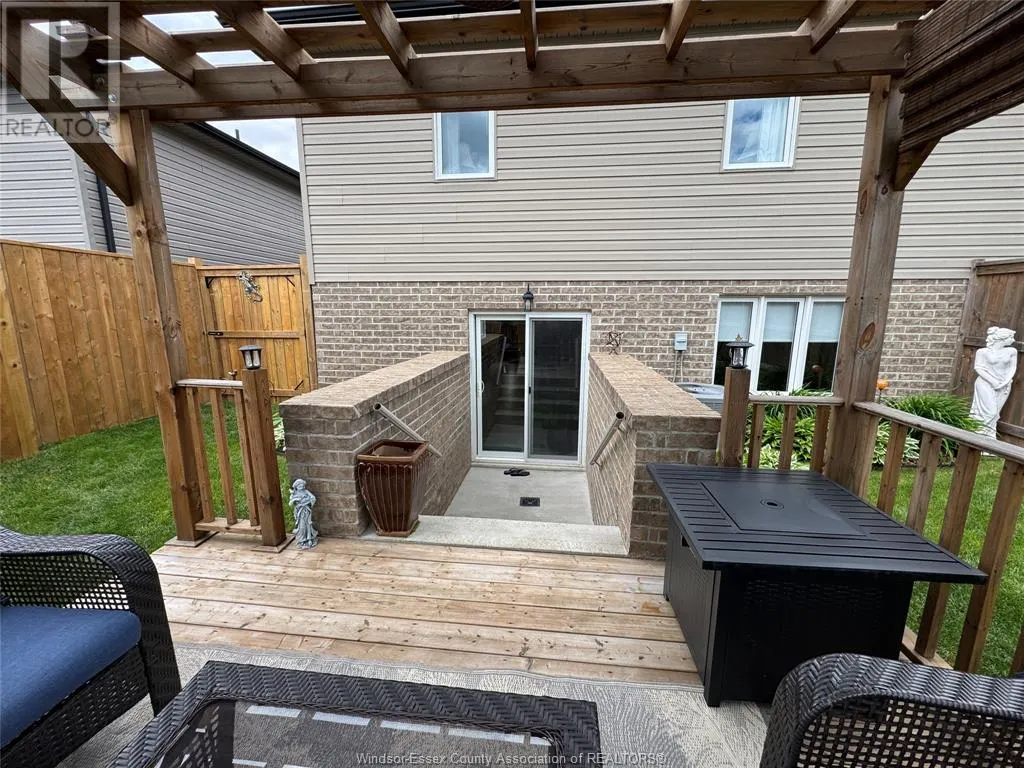 17 WOODLAND STREET