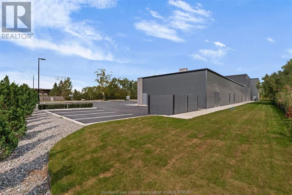 475 SEACLIFF DRIVE