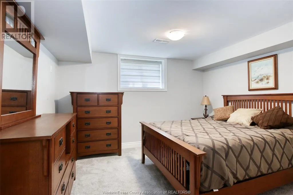 239 LIVINGSTONE CRESCENT