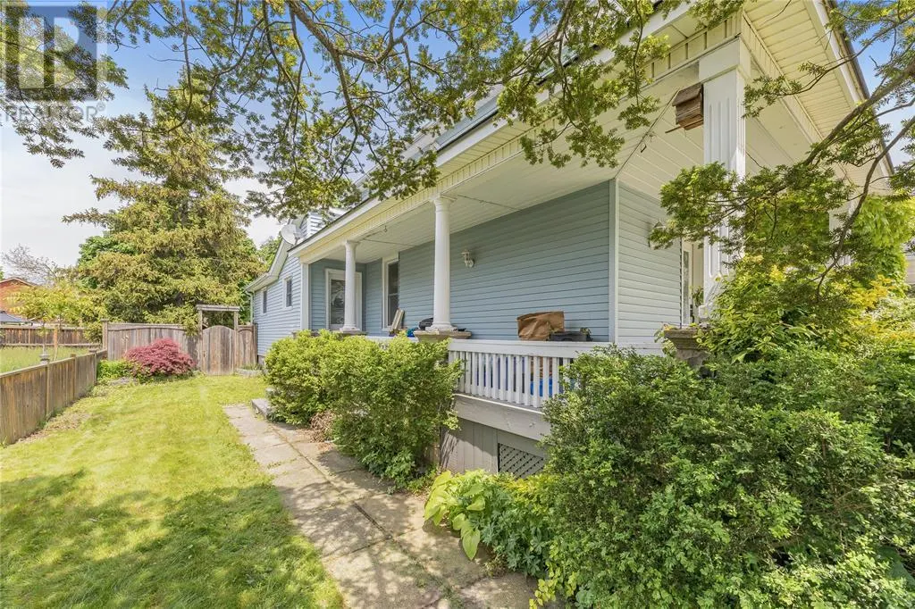 406 MAXWELL STREET