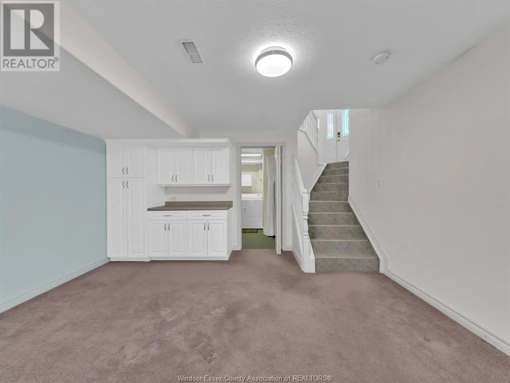 10 QUEENS HILL CRESCENT