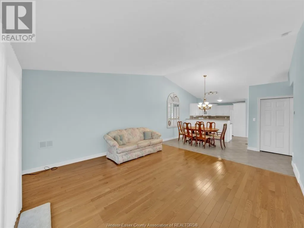 10 QUEENS HILL CRESCENT