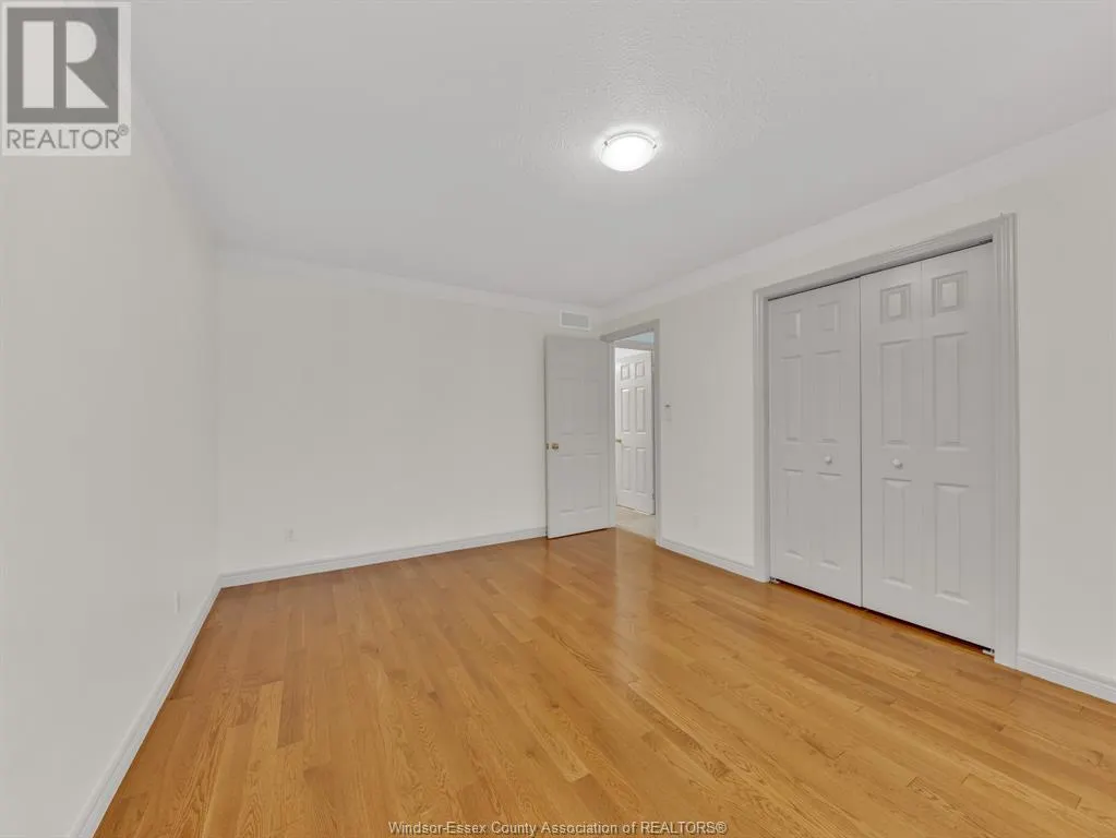 10 QUEENS HILL CRESCENT