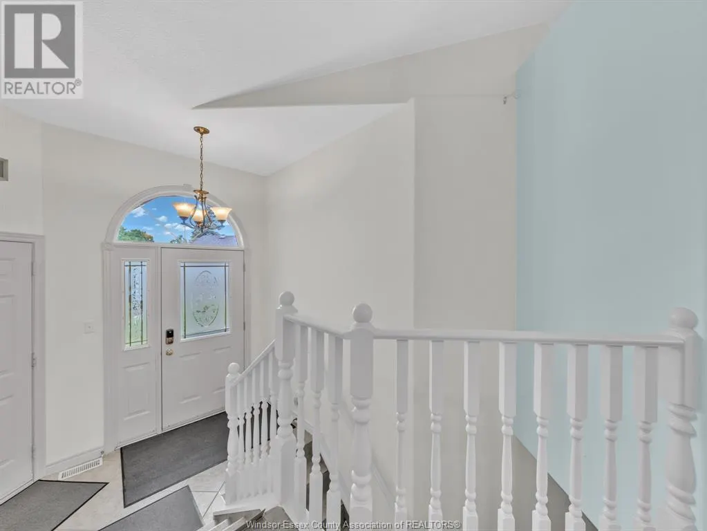 10 QUEENS HILL CRESCENT