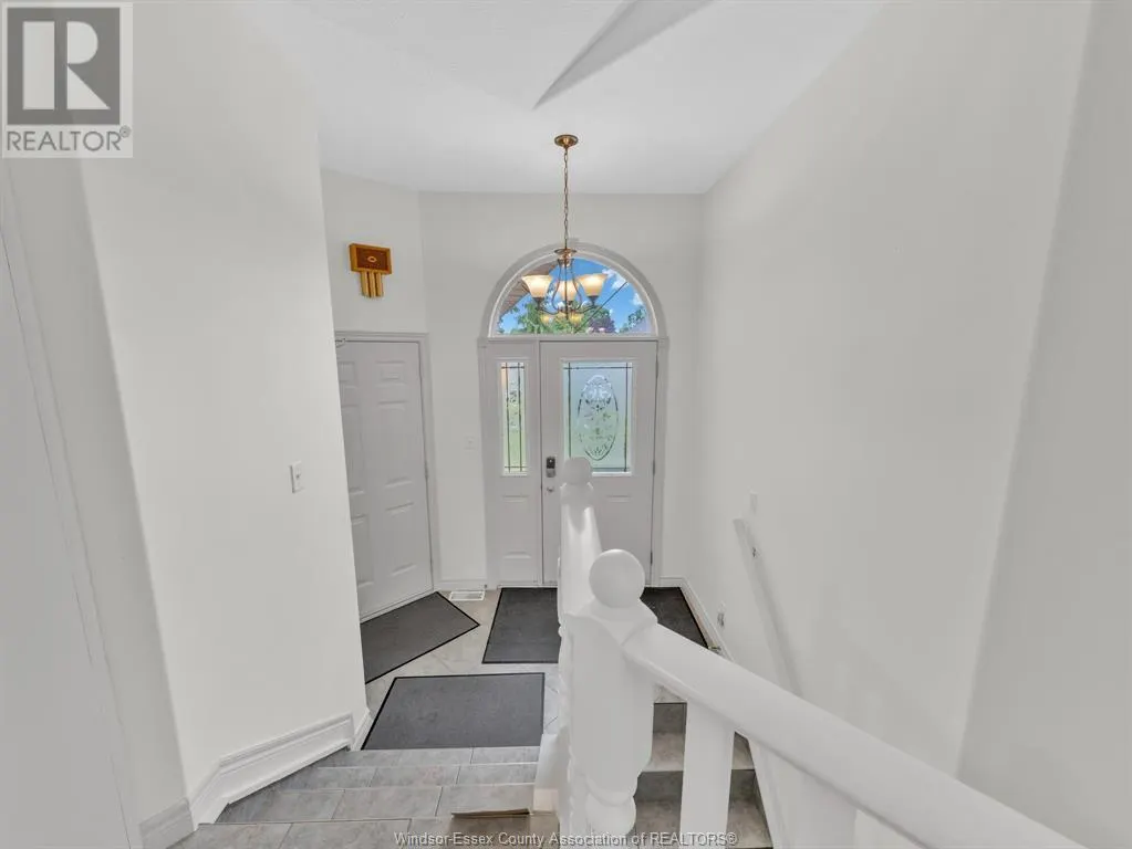 10 QUEENS HILL CRESCENT