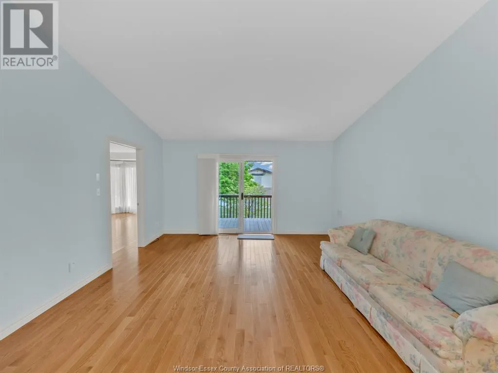 10 QUEENS HILL CRESCENT