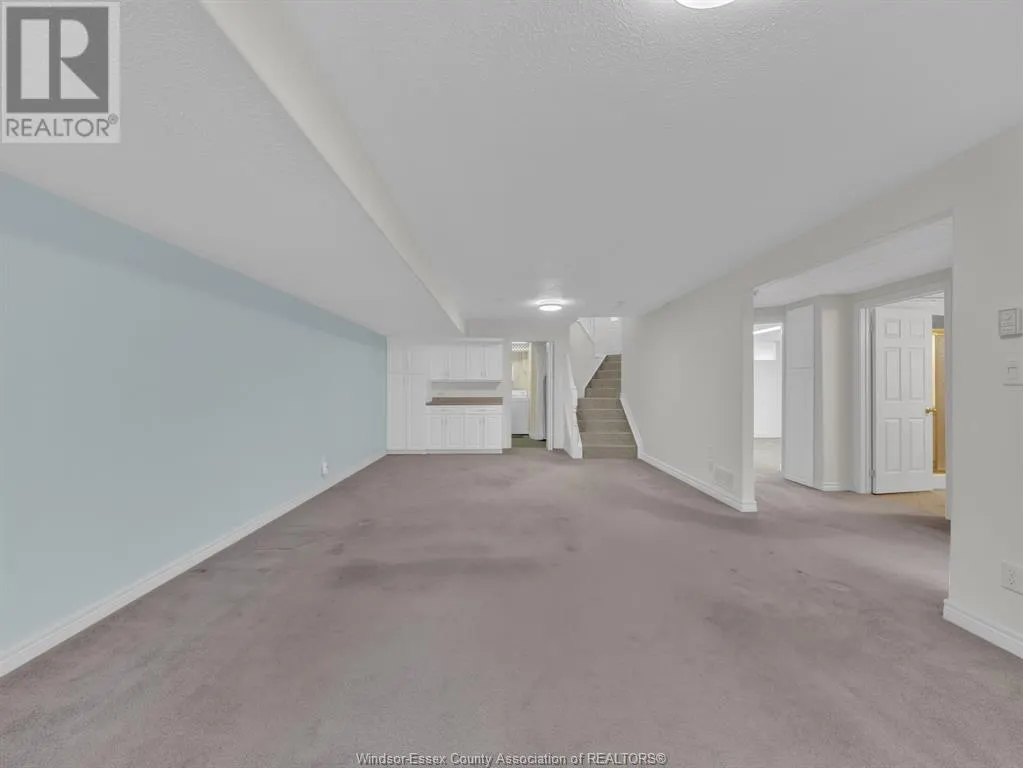 10 QUEENS HILL CRESCENT