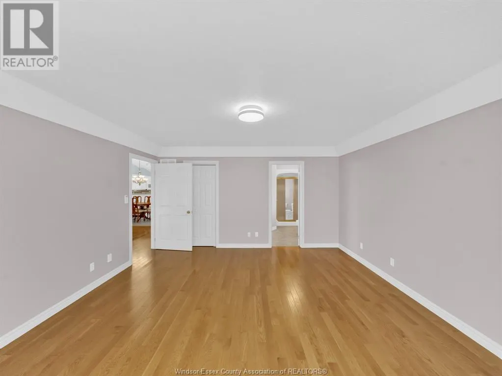 10 QUEENS HILL CRESCENT