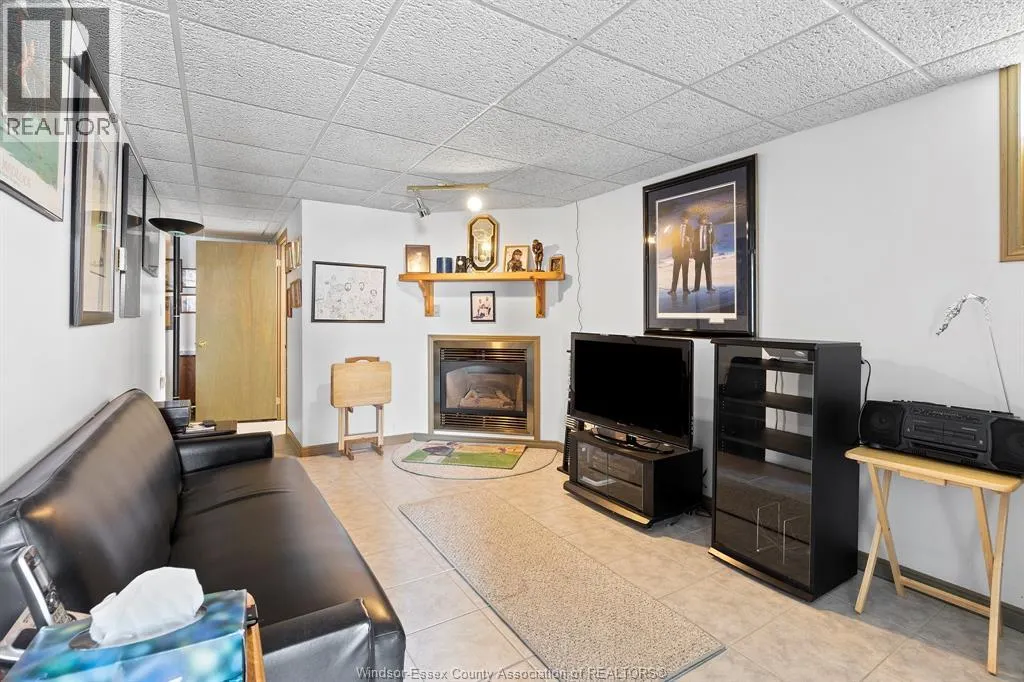 1030 POINT PELEE DRIVE