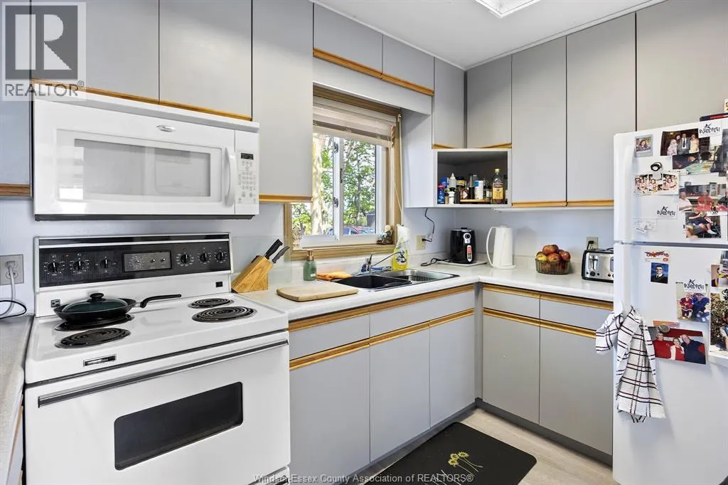 1030 POINT PELEE DRIVE