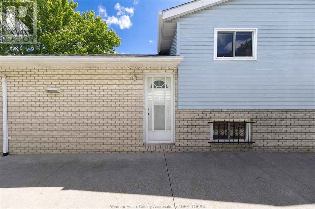 3526 HEMLOCK ROAD