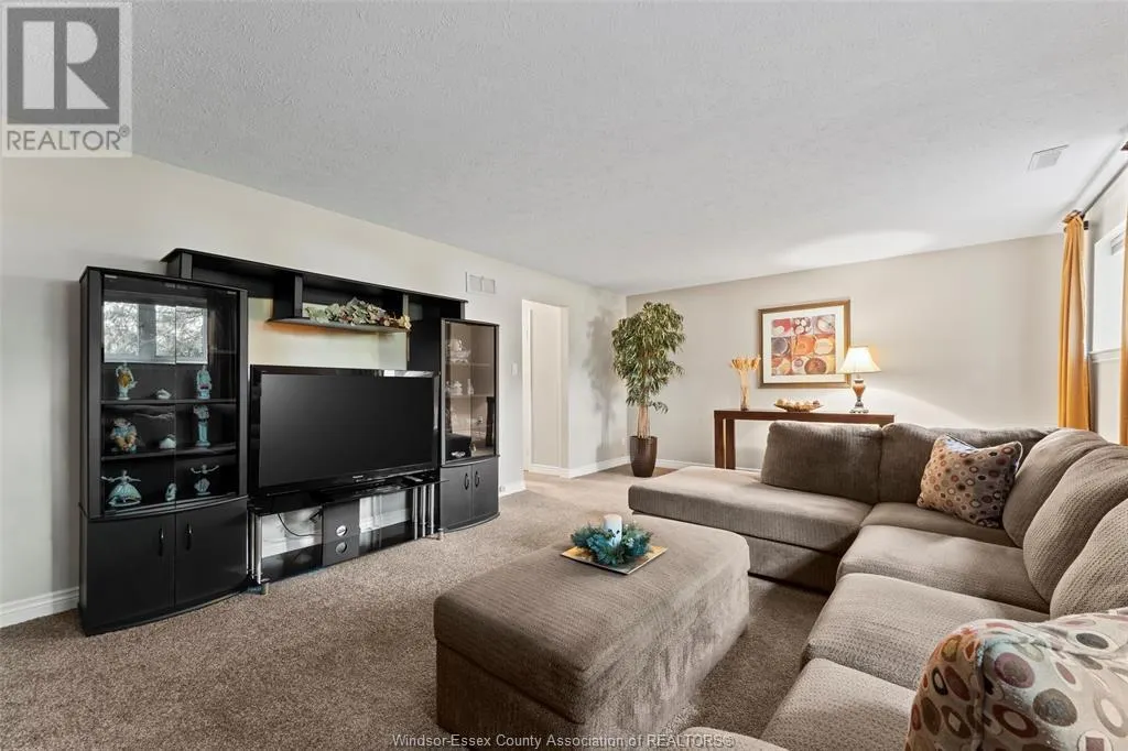 223 WEDGEWOOD LANE