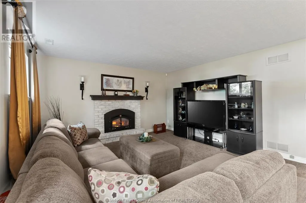 223 WEDGEWOOD LANE