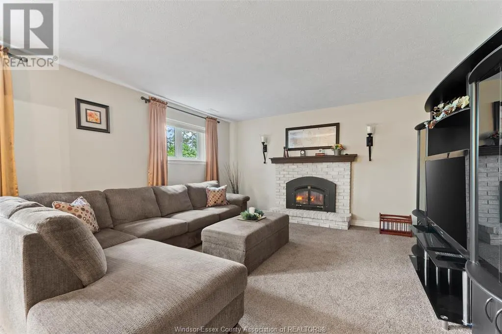 223 WEDGEWOOD LANE