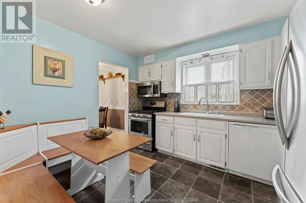 223 WEDGEWOOD LANE