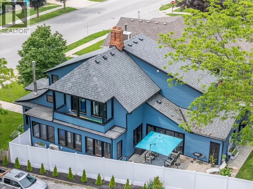 261 DIVISION STREET South