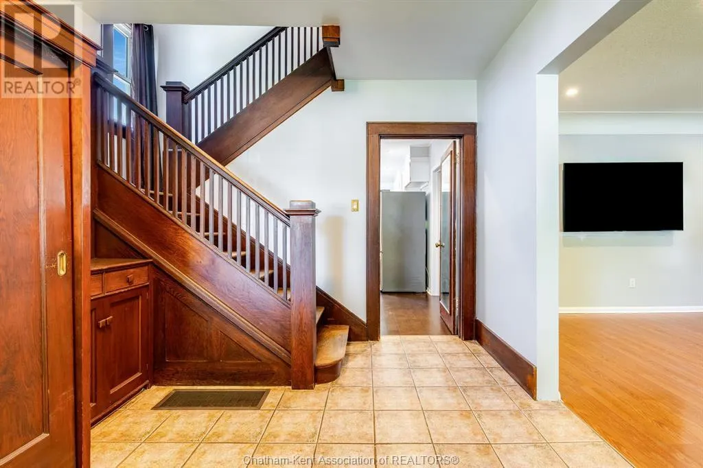 232 Chatham STREET South