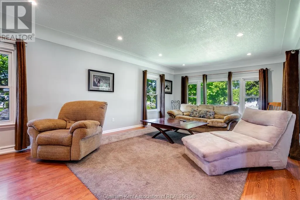 232 Chatham STREET South