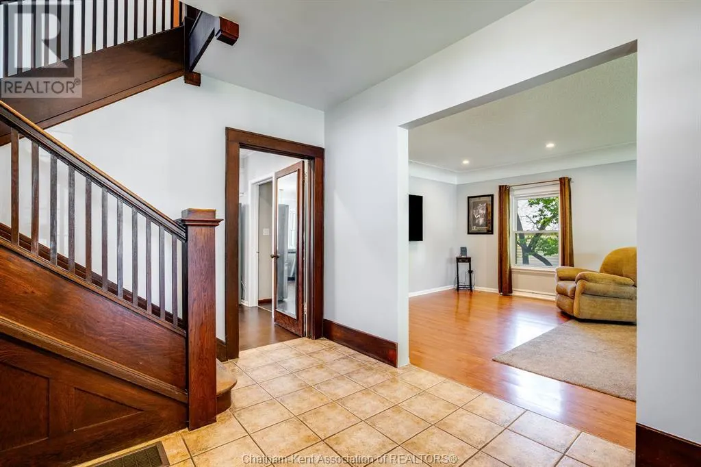 232 Chatham STREET South