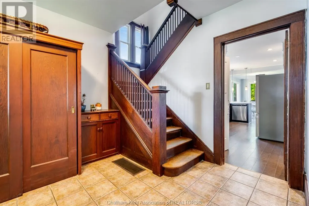 232 Chatham STREET South