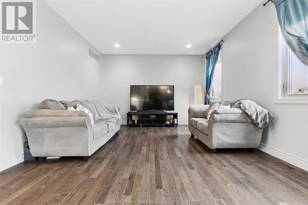 16 PEACHWOOD