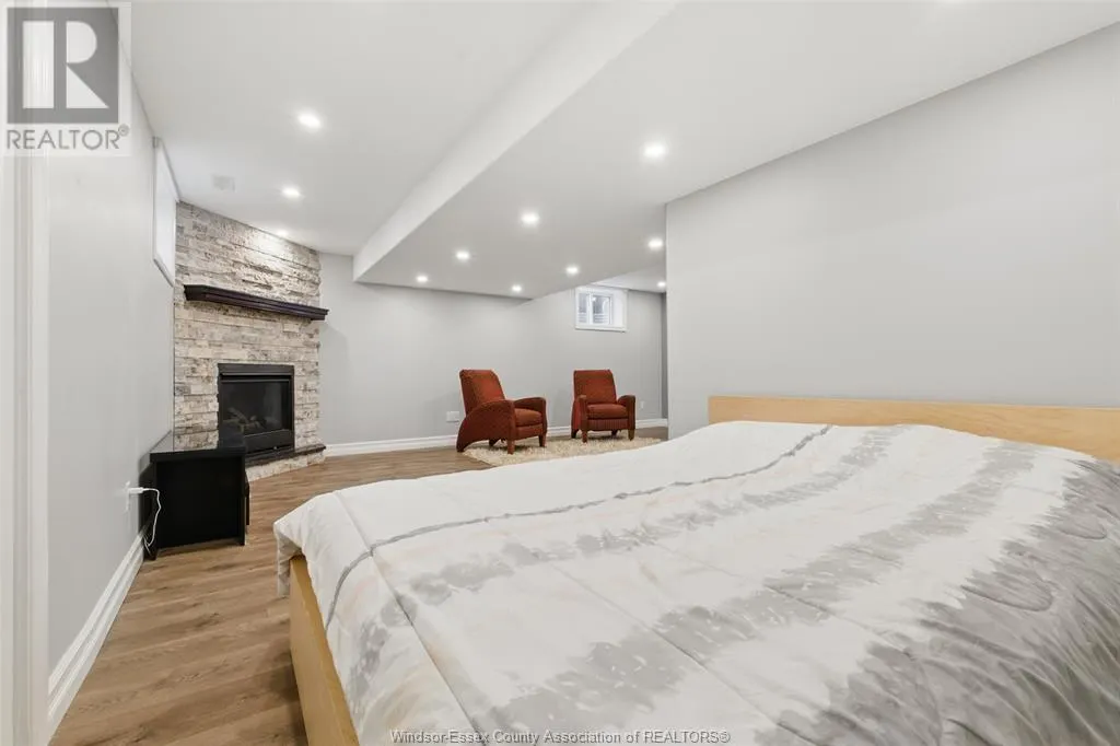 16 PEACHWOOD