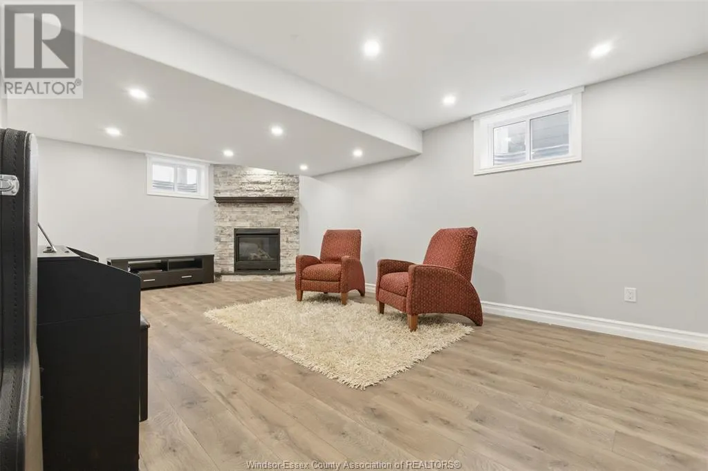 16 PEACHWOOD