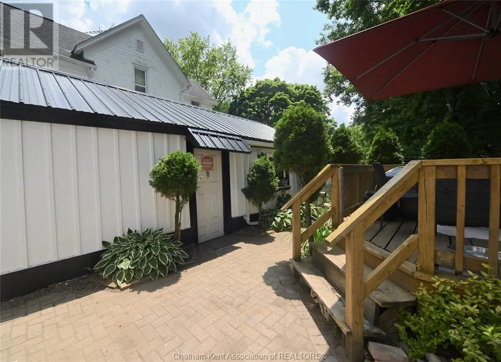 49 Erie STREET South