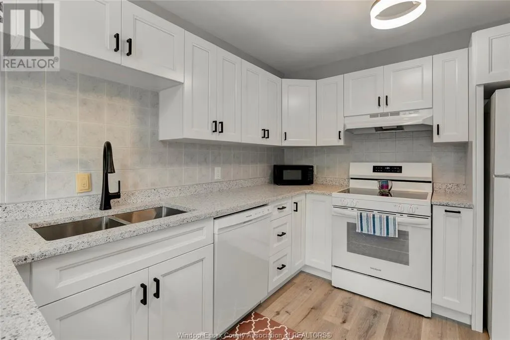 44 ROBSON Unit# 216
