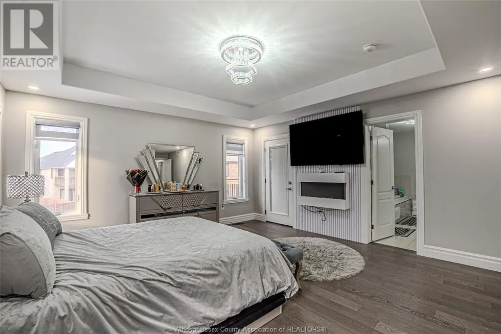 889 LAKEWOOD