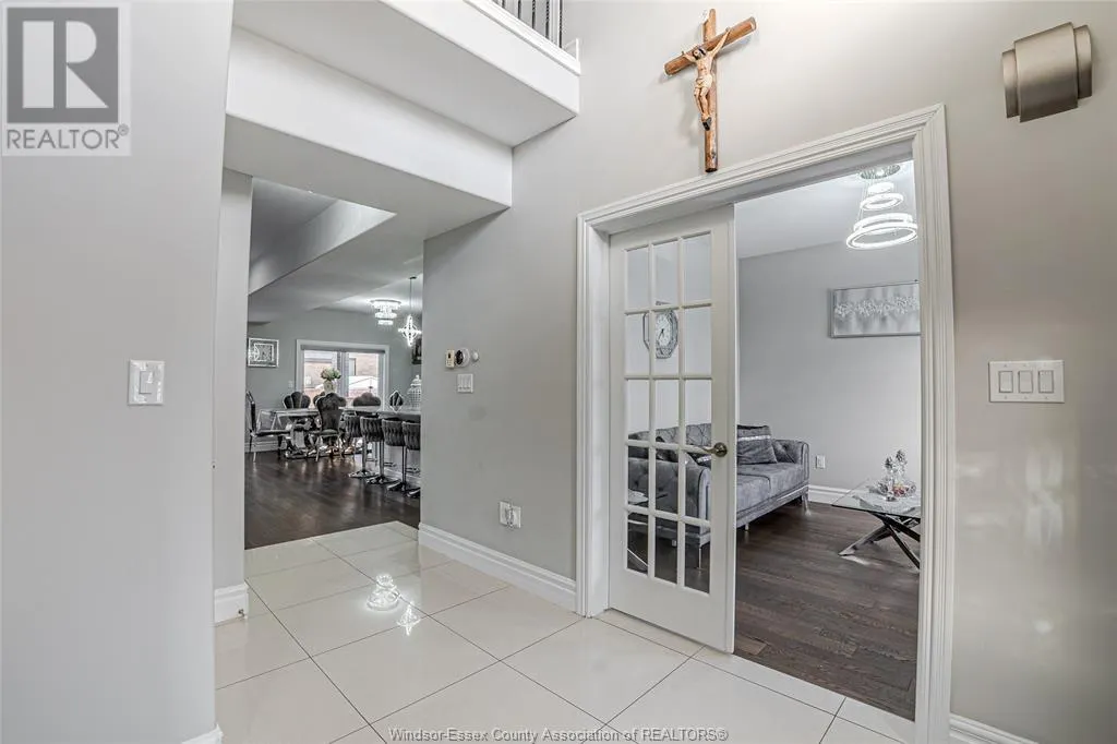 889 LAKEWOOD