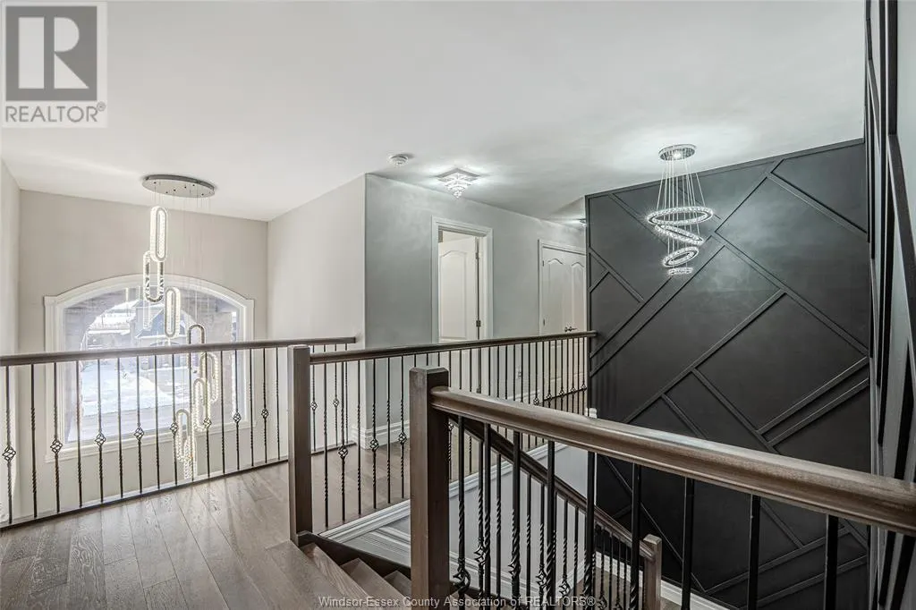 889 LAKEWOOD