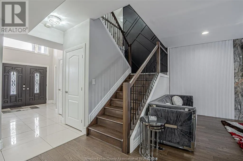 889 LAKEWOOD