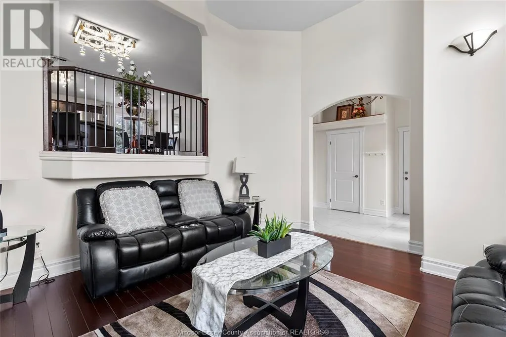 888 DRIFTWOOD CRESCENT