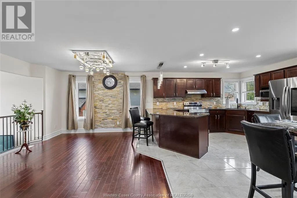 888 DRIFTWOOD CRESCENT