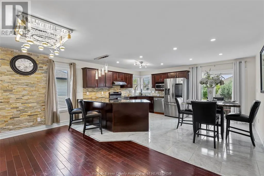 888 DRIFTWOOD CRESCENT