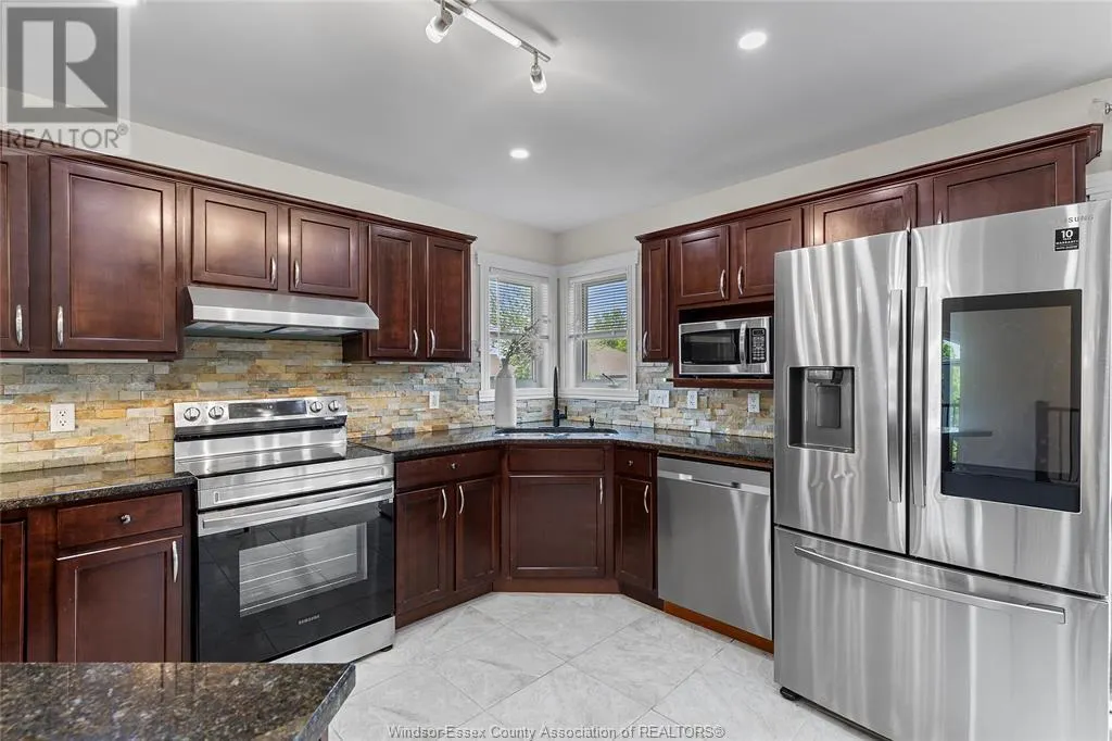 888 DRIFTWOOD CRESCENT