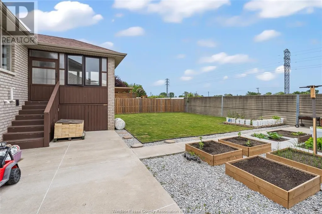 859 SOUTHWOOD DRIVE